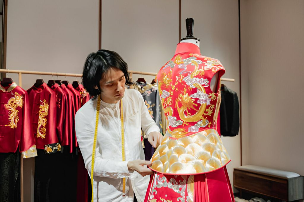 Fashion Of The Orient: Chinese Culture Examined